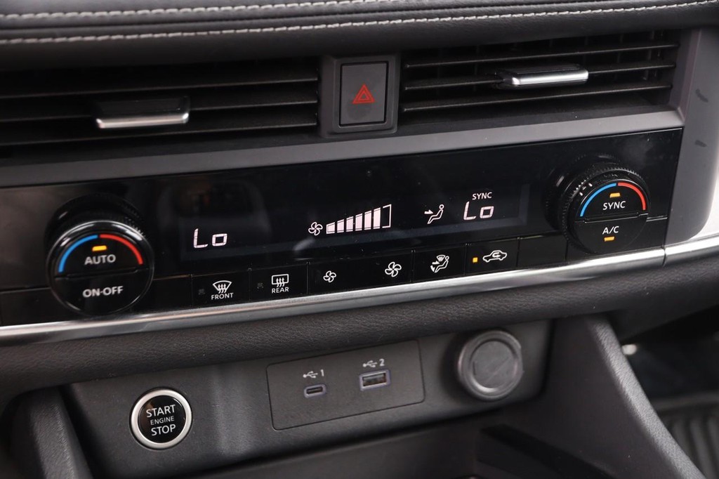 Nissan Rogue Vehicle Image 18