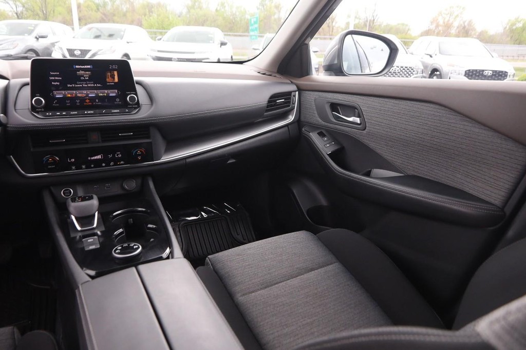 Nissan Rogue Vehicle Image 25