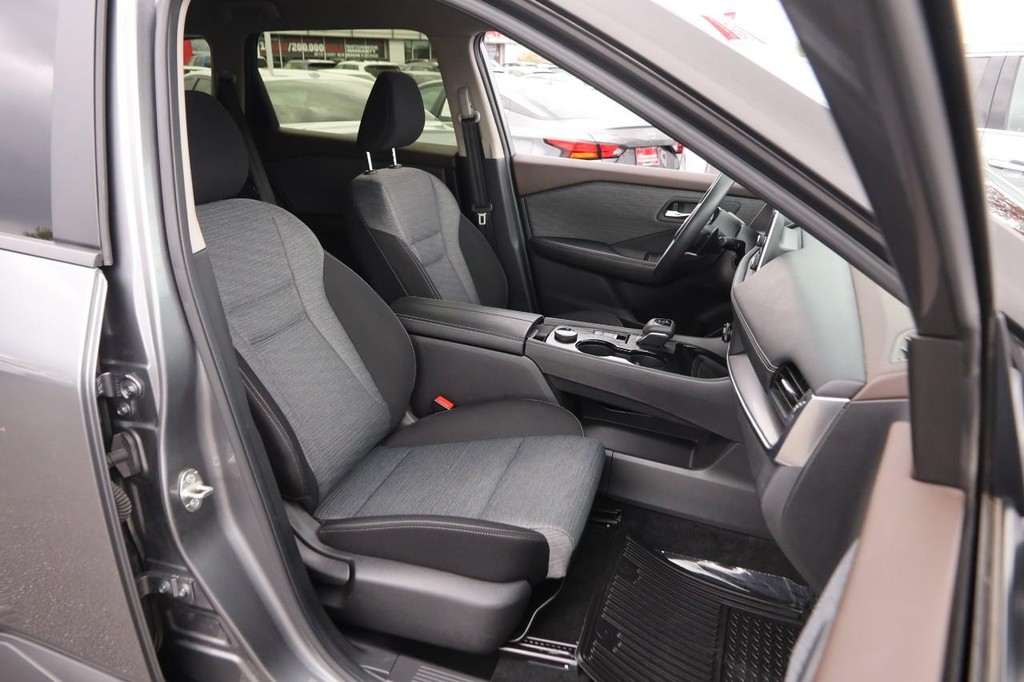 Nissan Rogue Vehicle Image 26