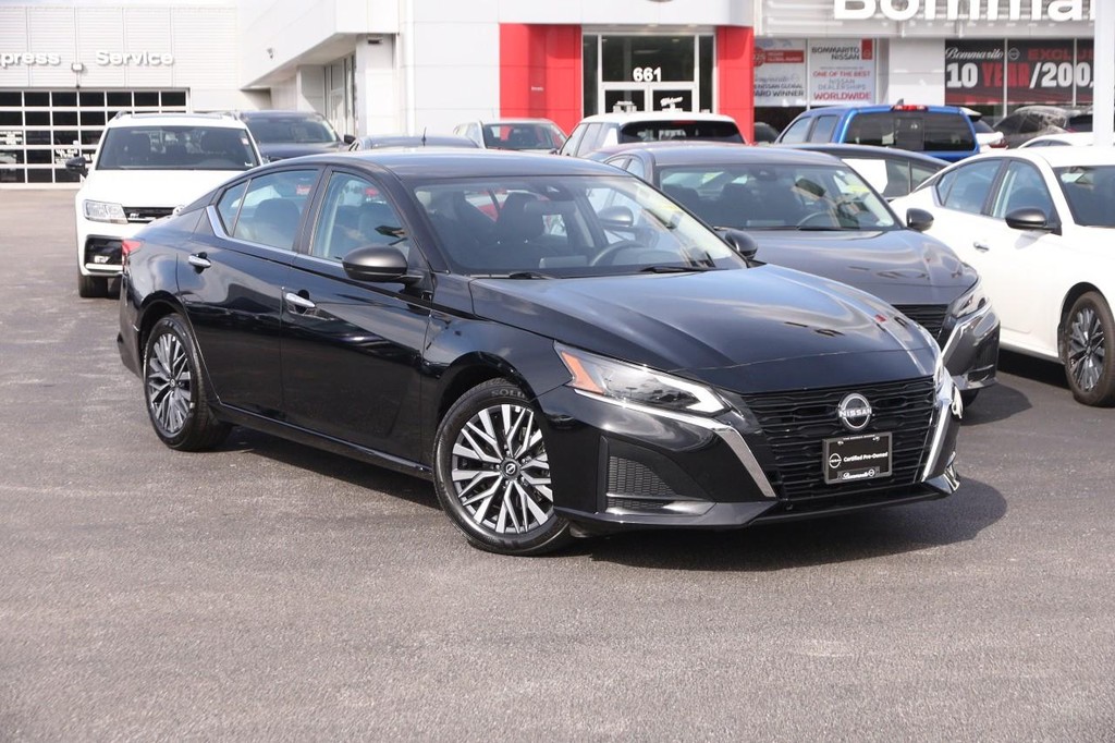 Nissan Altima Vehicle Image 02