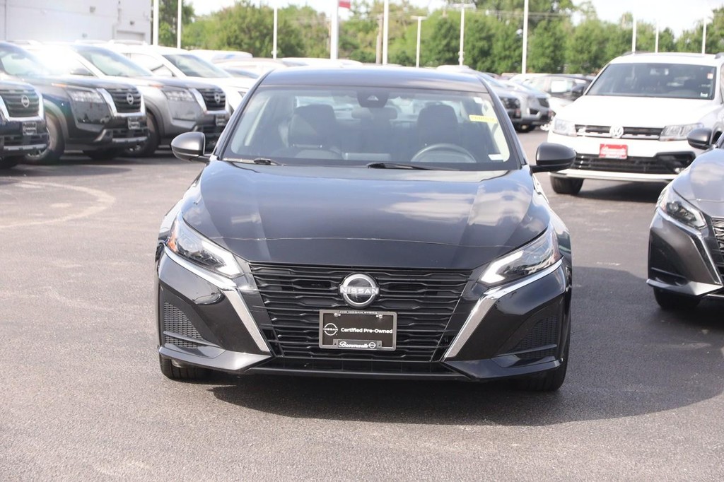 Nissan Altima Vehicle Image 04