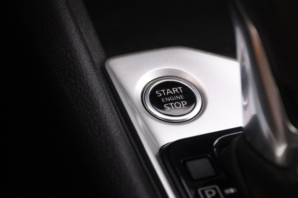 Nissan Altima Vehicle Image 14