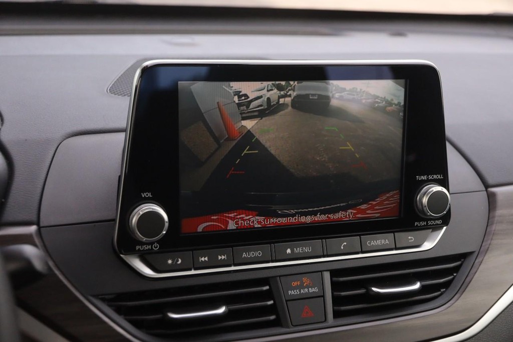 Nissan Altima Vehicle Image 17