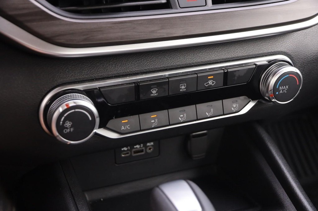 Nissan Altima Vehicle Image 18
