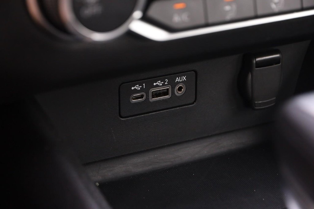 Nissan Altima Vehicle Image 19