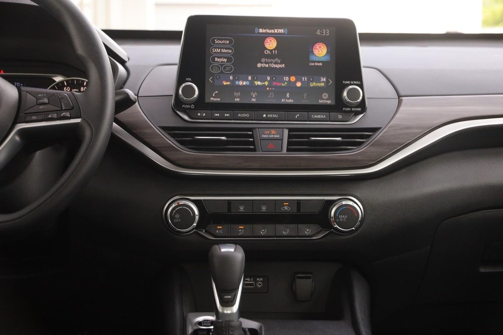 Nissan Altima Vehicle Image 24