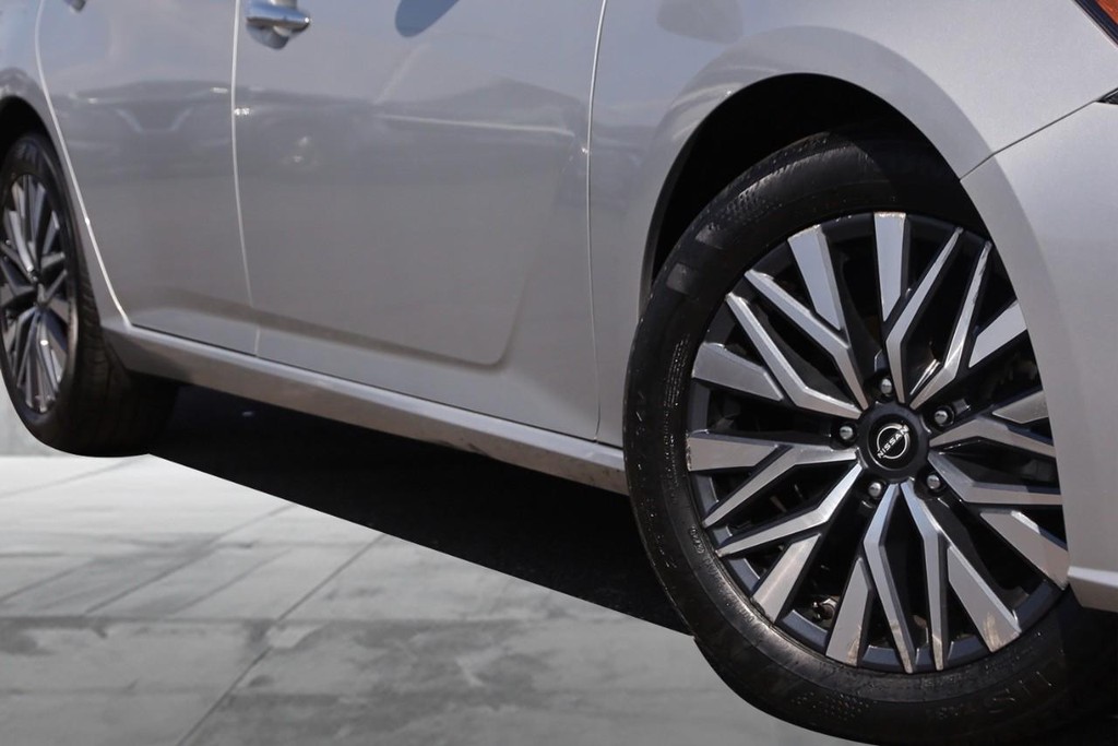 Nissan Altima Vehicle Image 03