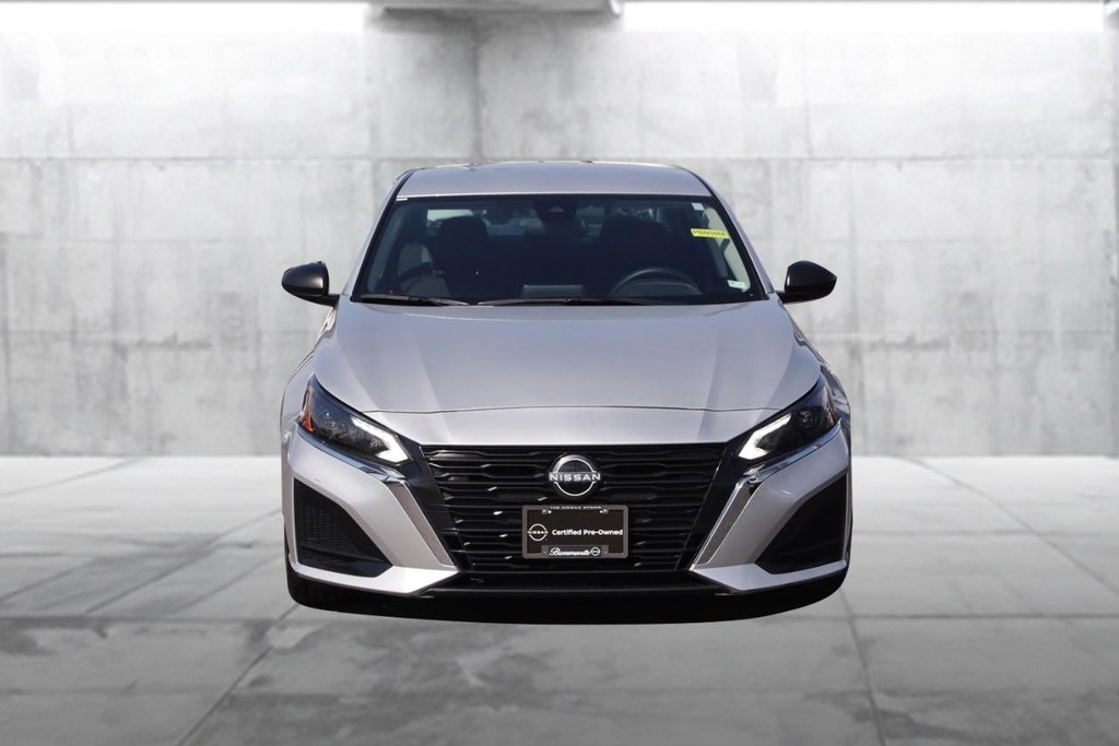 Nissan Altima Vehicle Image 04