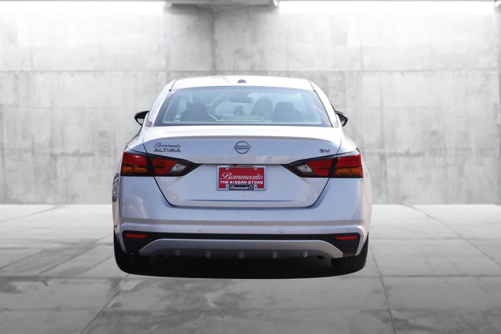 Nissan Altima Vehicle Image 06