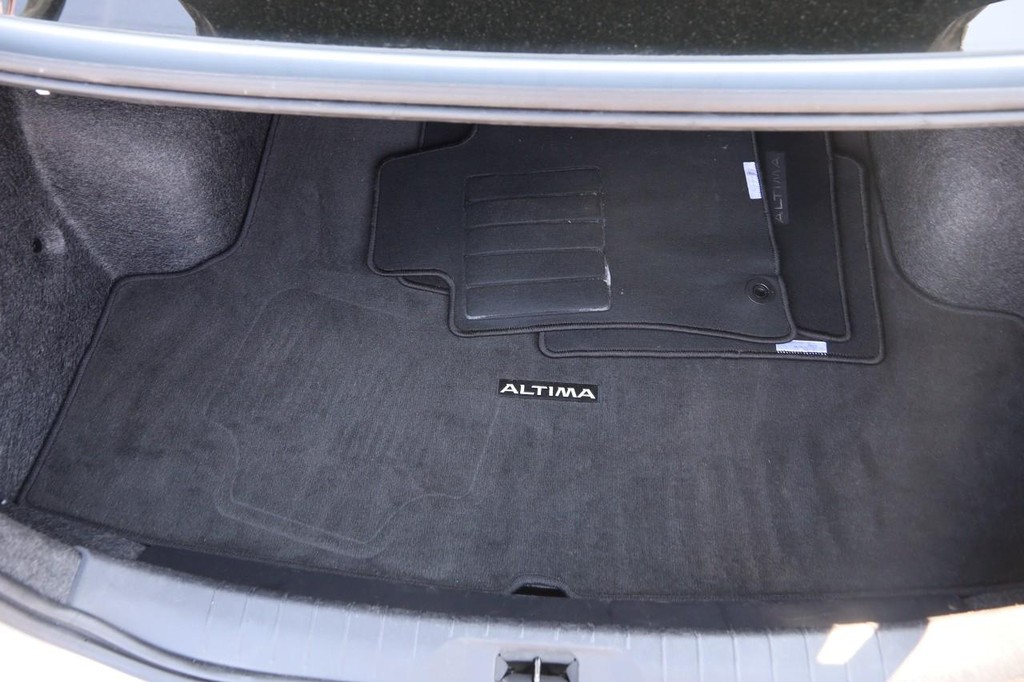 Nissan Altima Vehicle Image 07