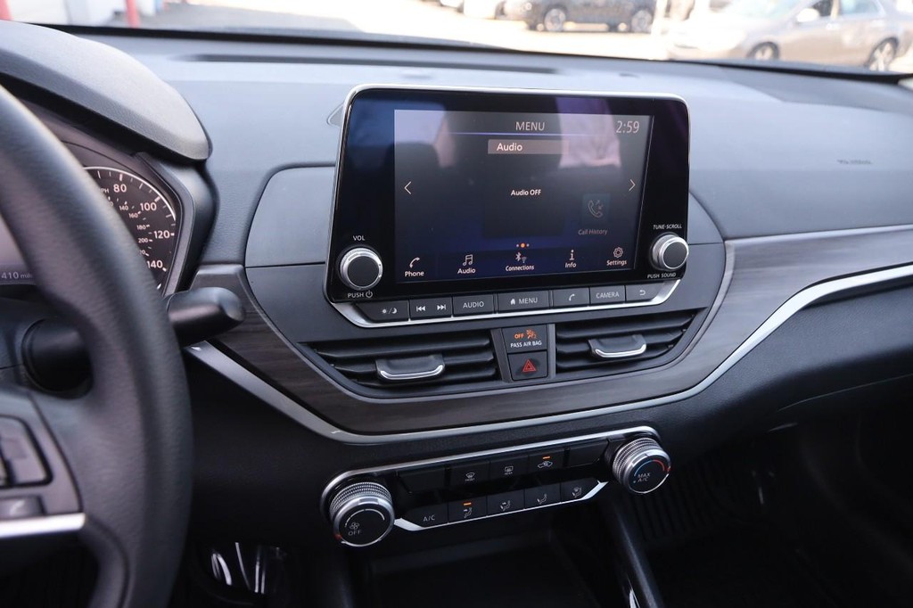 Nissan Altima Vehicle Image 14