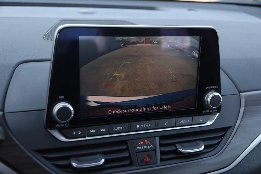 Nissan Altima Vehicle Image 15