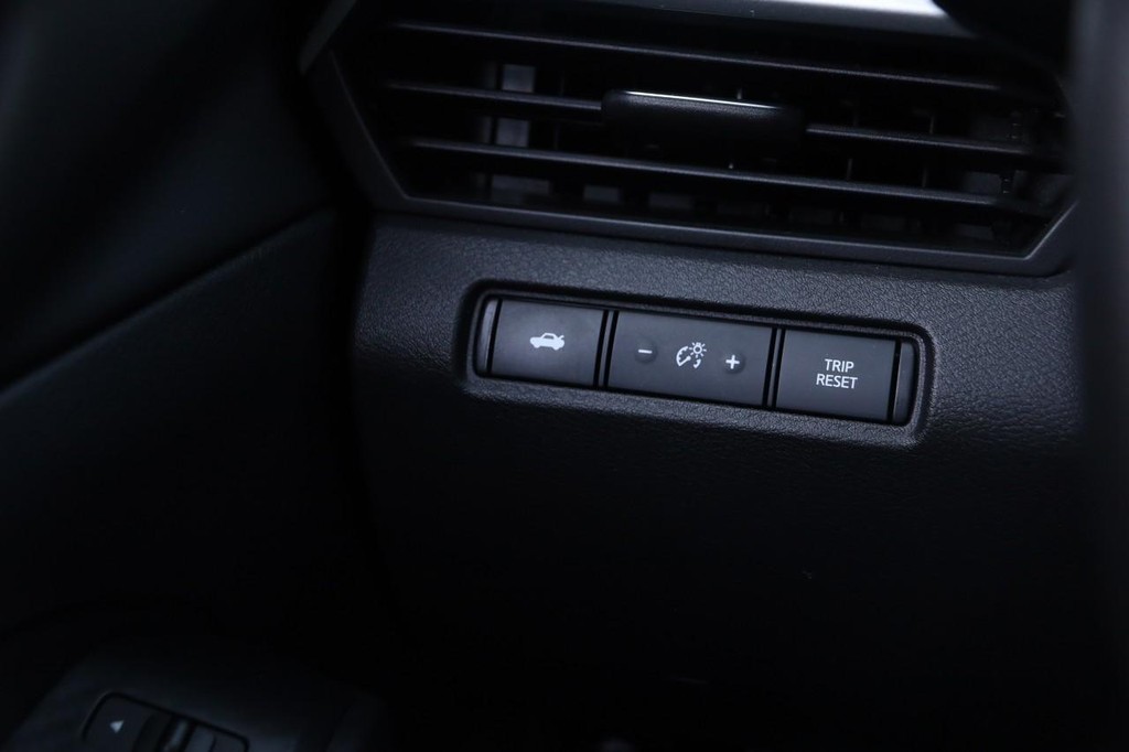 Nissan Altima Vehicle Image 17