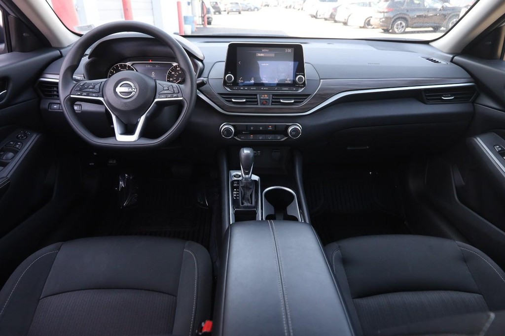 Nissan Altima Vehicle Image 19