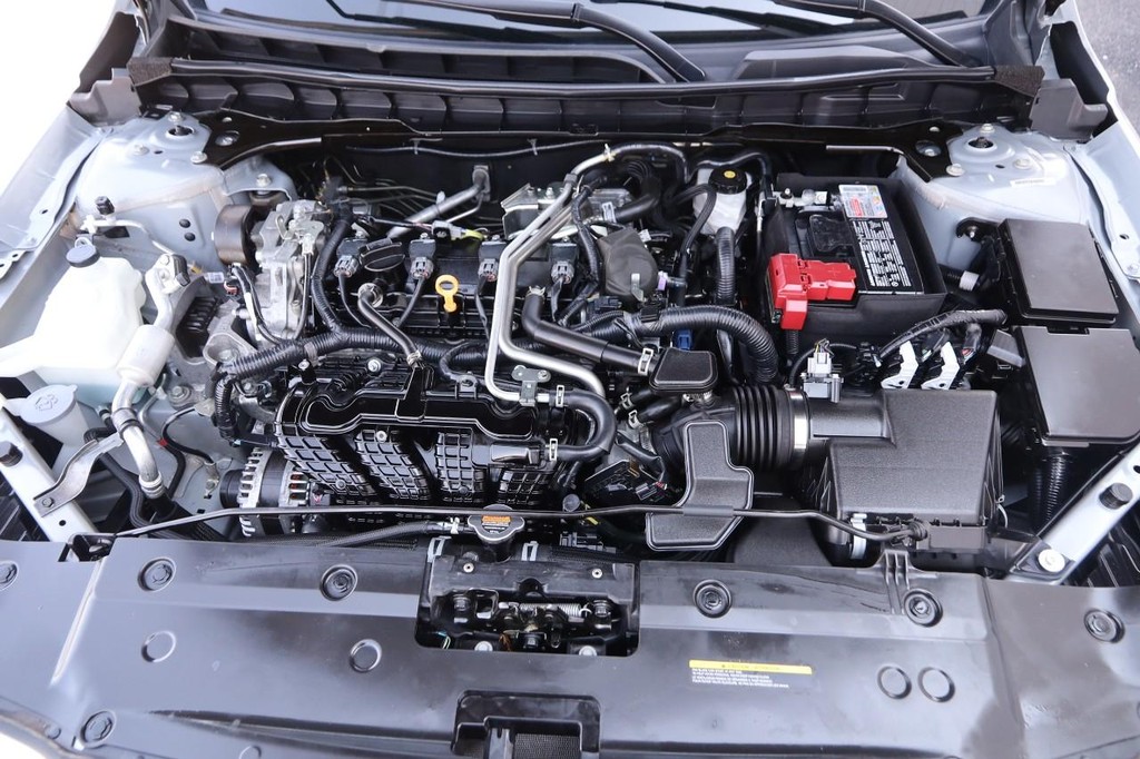 Nissan Altima Vehicle Image 25