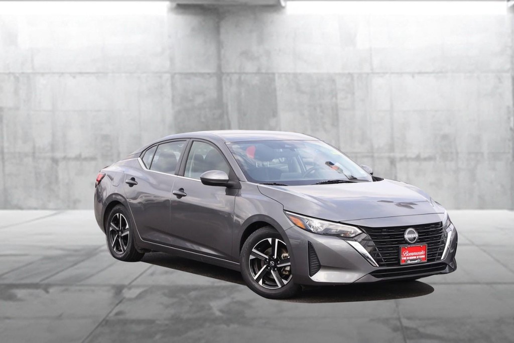 Nissan Sentra Vehicle Image 02