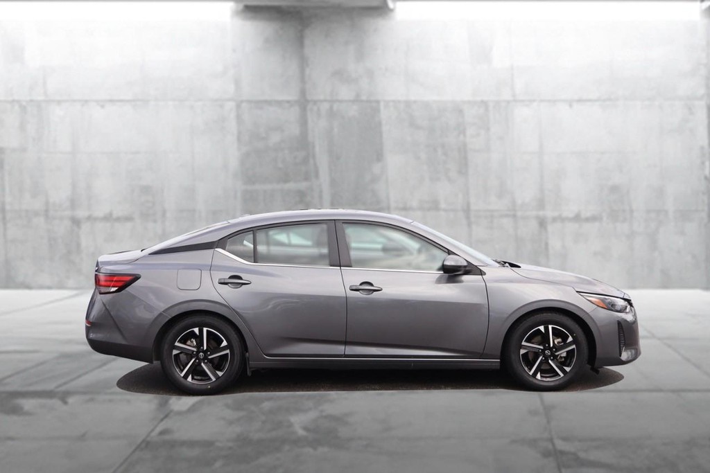 Nissan Sentra Vehicle Image 05