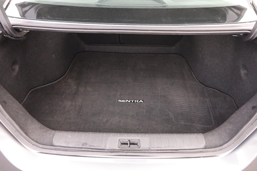 Nissan Sentra Vehicle Image 07