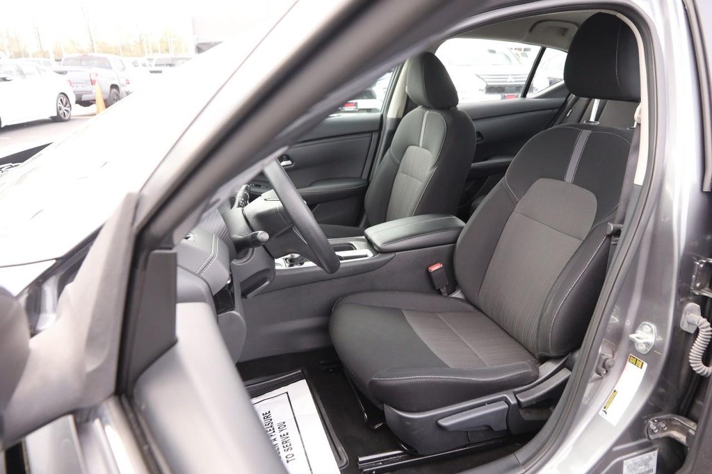 Nissan Sentra Vehicle Image 08
