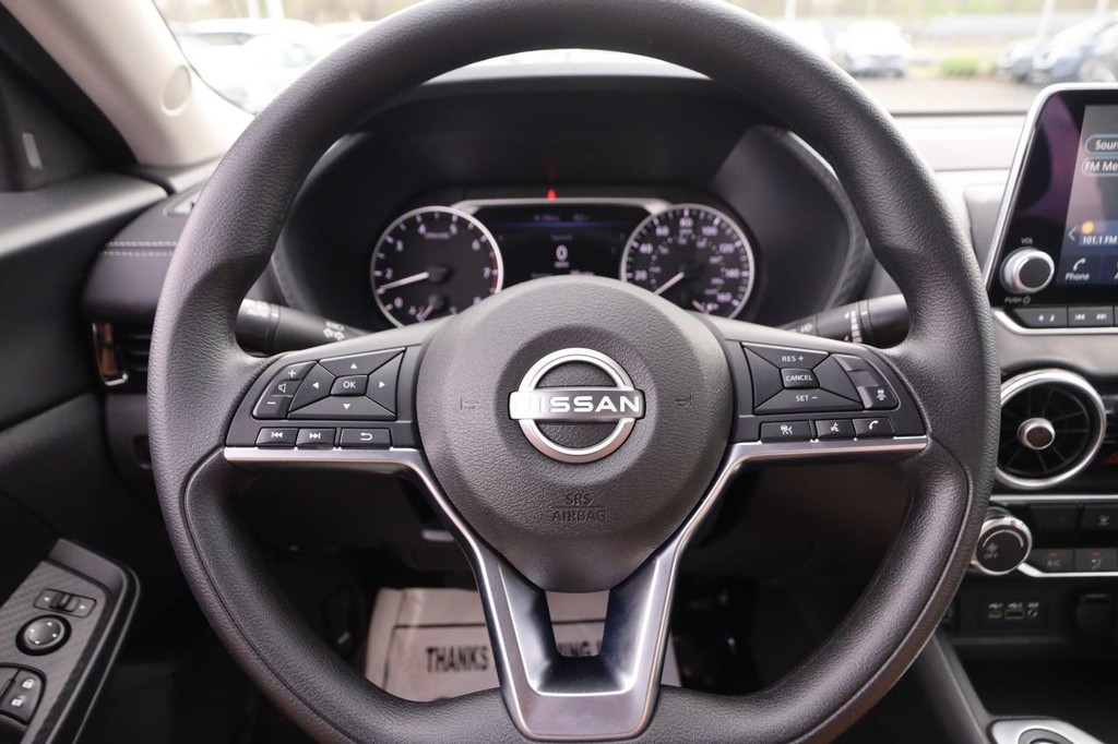 Nissan Sentra Vehicle Image 10
