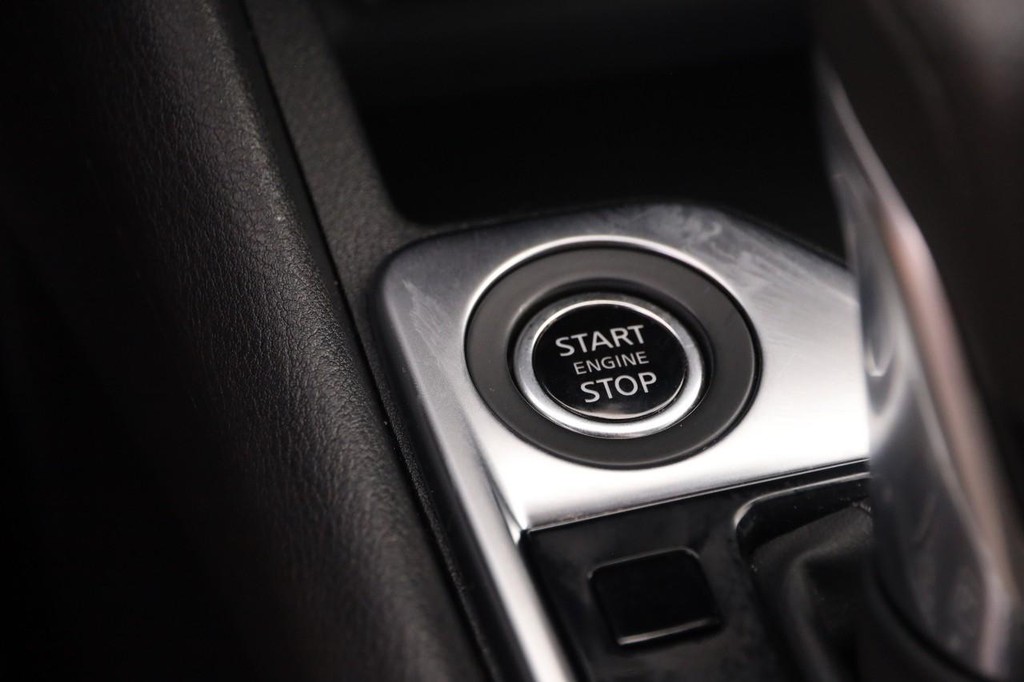 Nissan Sentra Vehicle Image 14