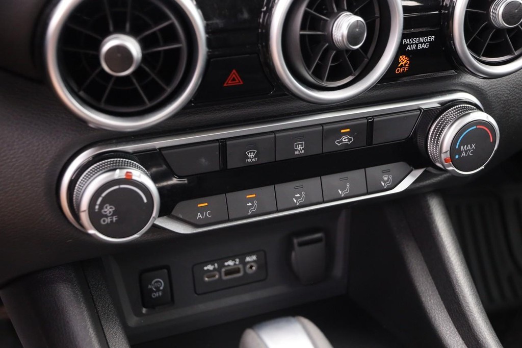 Nissan Sentra Vehicle Image 18
