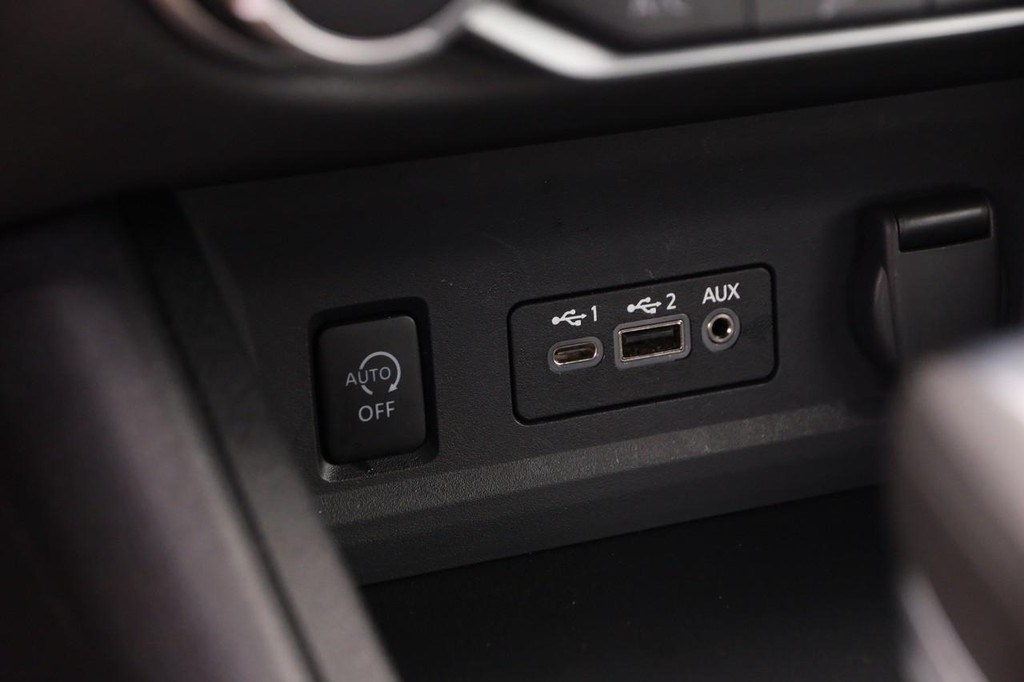 Nissan Sentra Vehicle Image 19