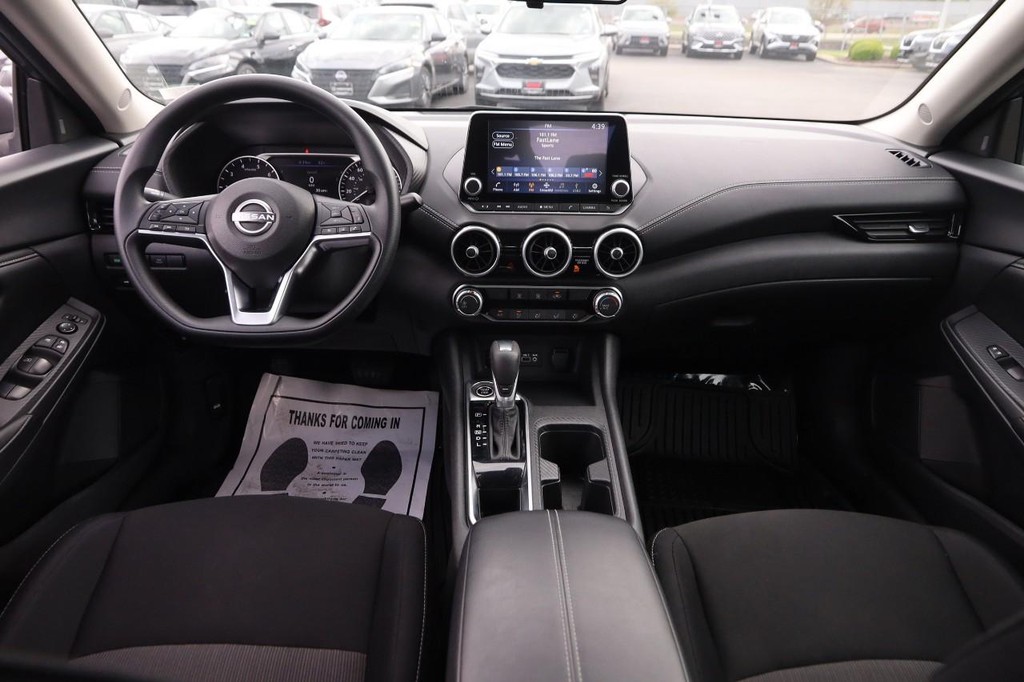 Nissan Sentra Vehicle Image 21