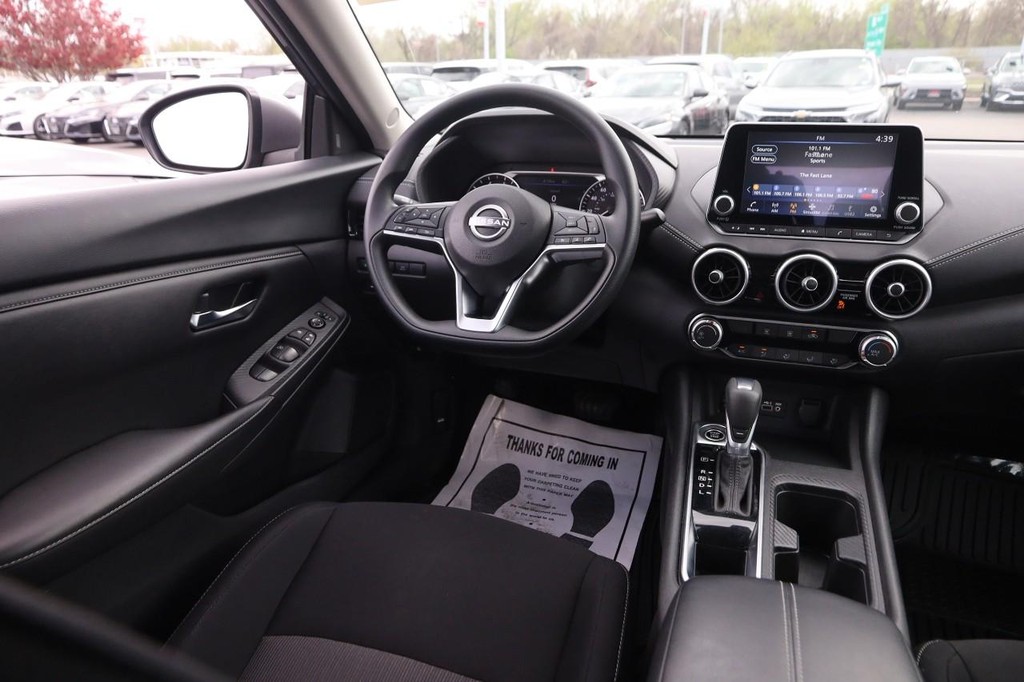 Nissan Sentra Vehicle Image 22