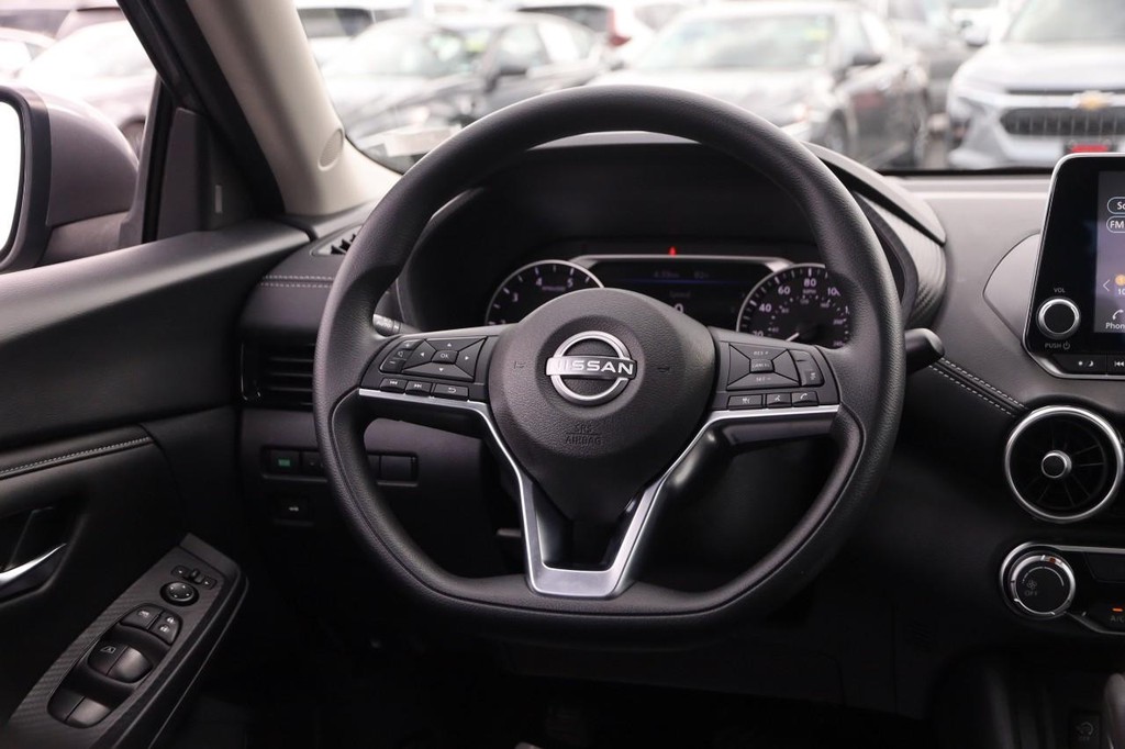 Nissan Sentra Vehicle Image 23