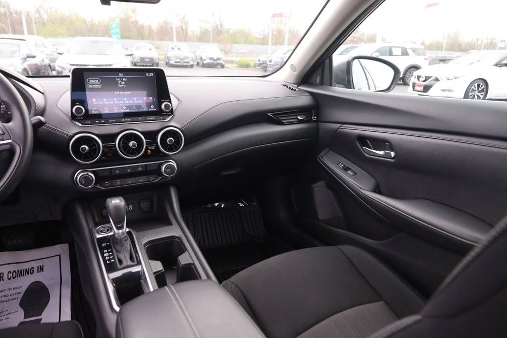 Nissan Sentra Vehicle Image 25