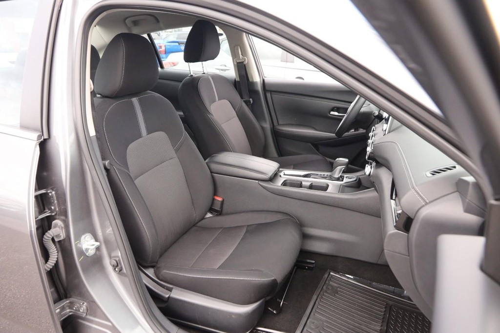 Nissan Sentra Vehicle Image 26