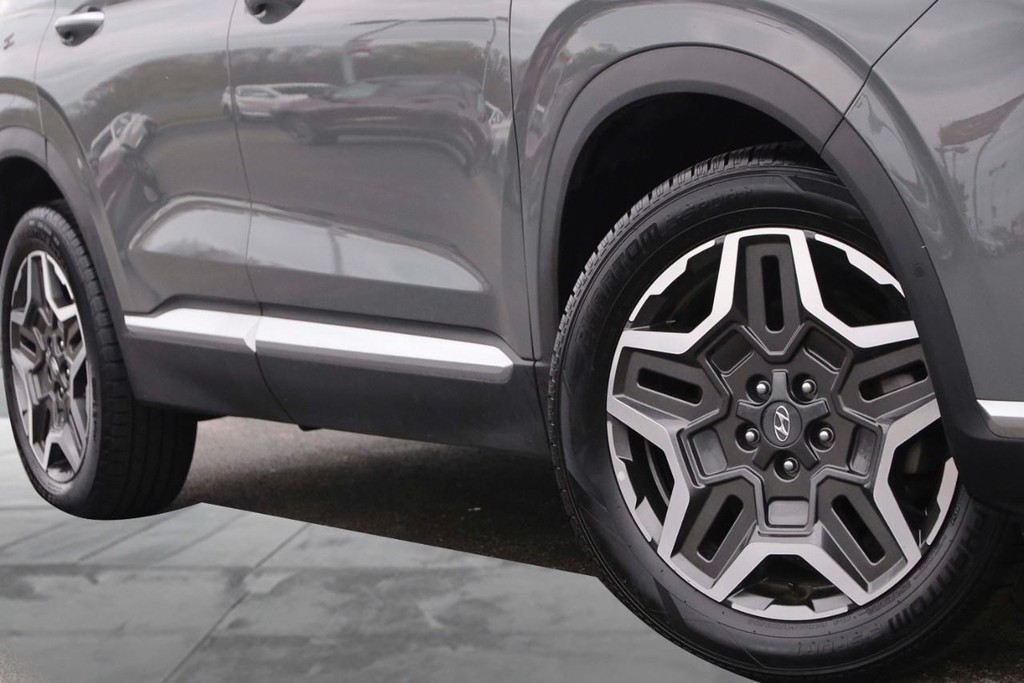 Hyundai Santa Fe Vehicle Image 03