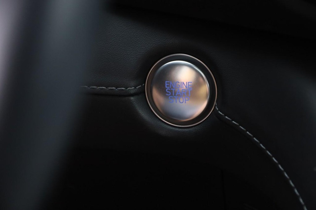 Hyundai Santa Fe Vehicle Image 16