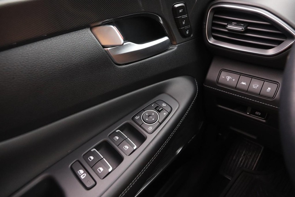 Hyundai Santa Fe Vehicle Image 22