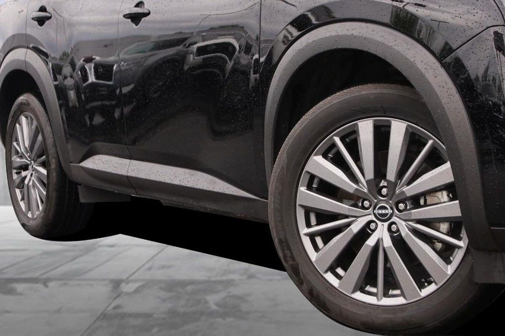 Nissan Pathfinder Vehicle Image 03