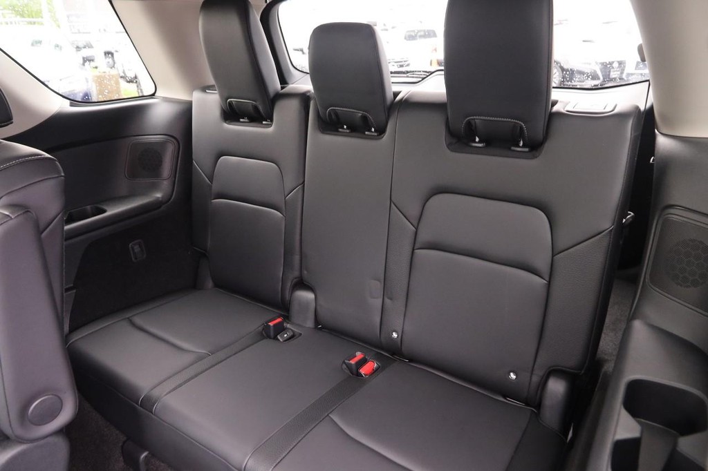 Nissan Pathfinder Vehicle Image 12