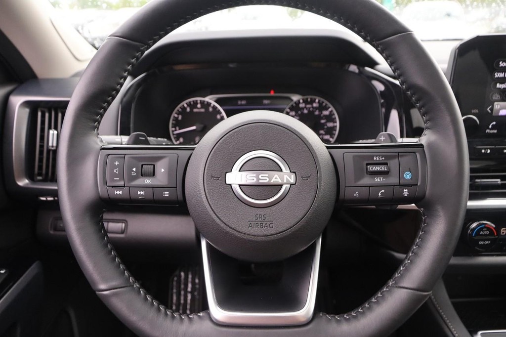 Nissan Pathfinder Vehicle Image 13