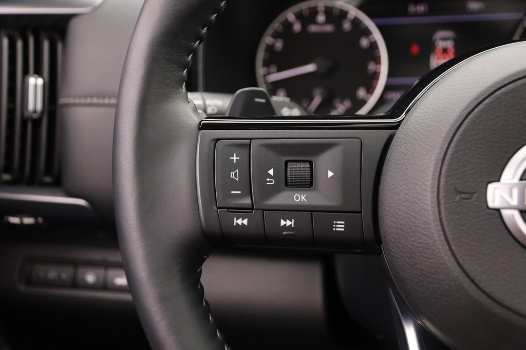 Nissan Pathfinder Vehicle Image 14