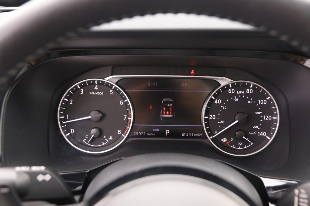 Nissan Pathfinder Vehicle Image 16