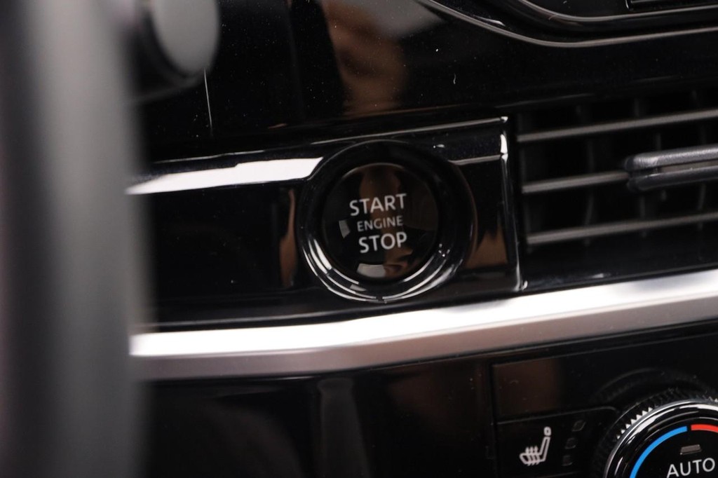 Nissan Pathfinder Vehicle Image 17