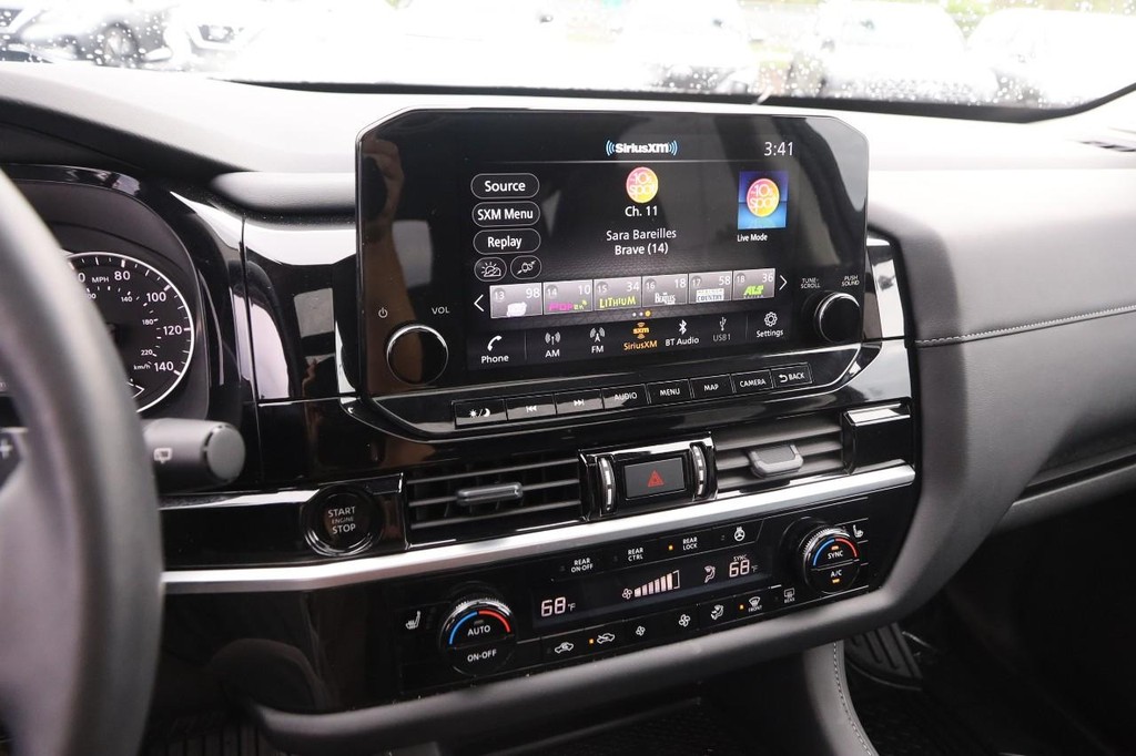 Nissan Pathfinder Vehicle Image 18