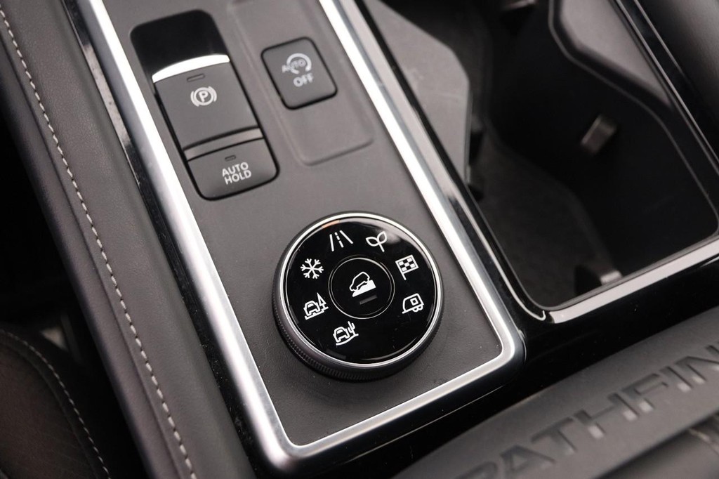 Nissan Pathfinder Vehicle Image 22