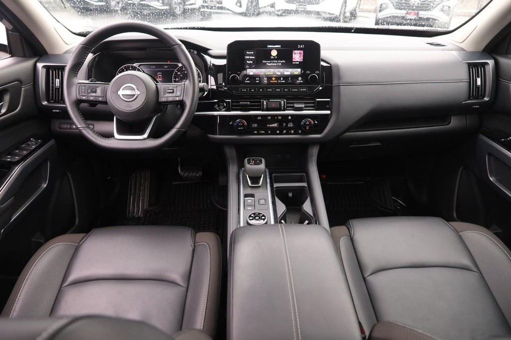 Nissan Pathfinder Vehicle Image 24