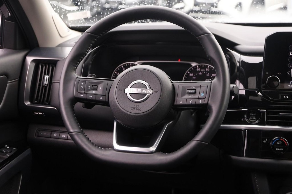 Nissan Pathfinder Vehicle Image 25