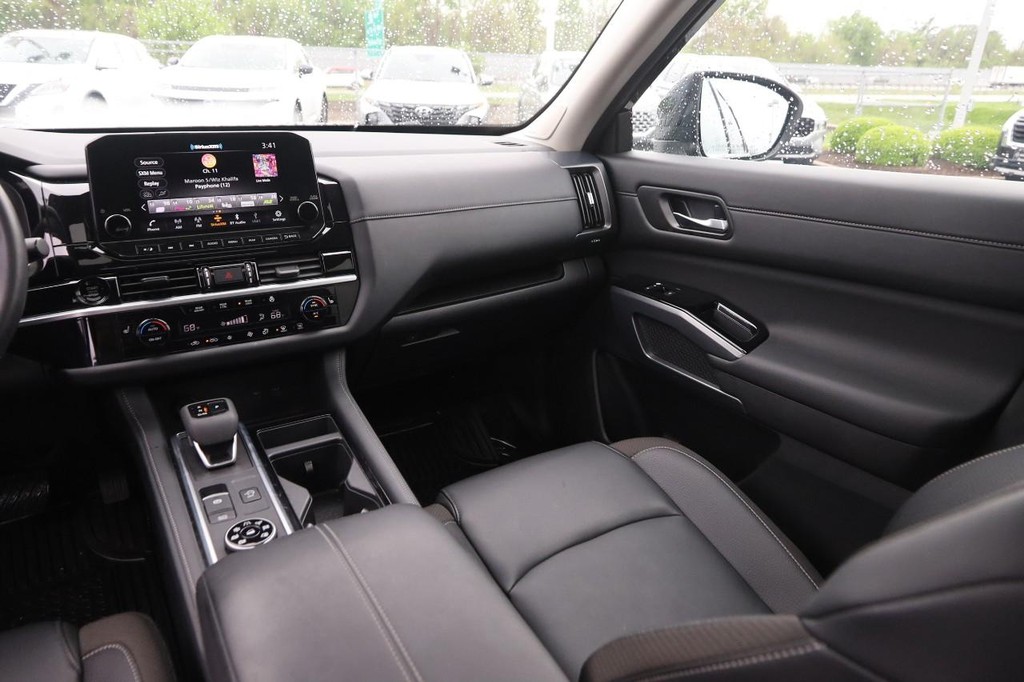 Nissan Pathfinder Vehicle Image 27