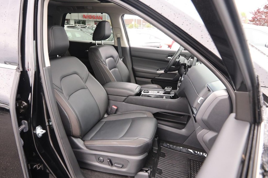 Nissan Pathfinder Vehicle Image 28