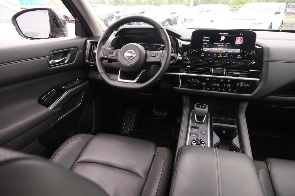 Nissan Pathfinder Vehicle Image 30