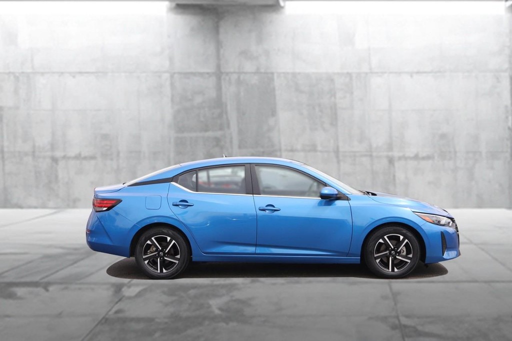 Nissan Sentra Vehicle Image 05