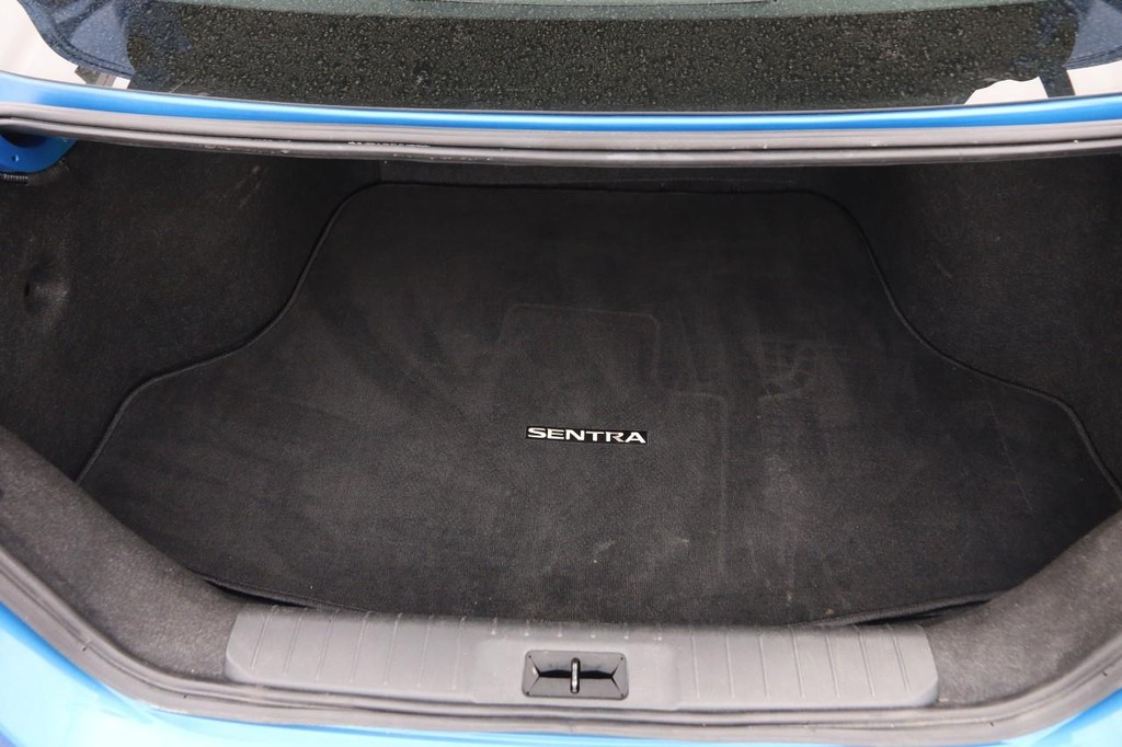 Nissan Sentra Vehicle Image 07